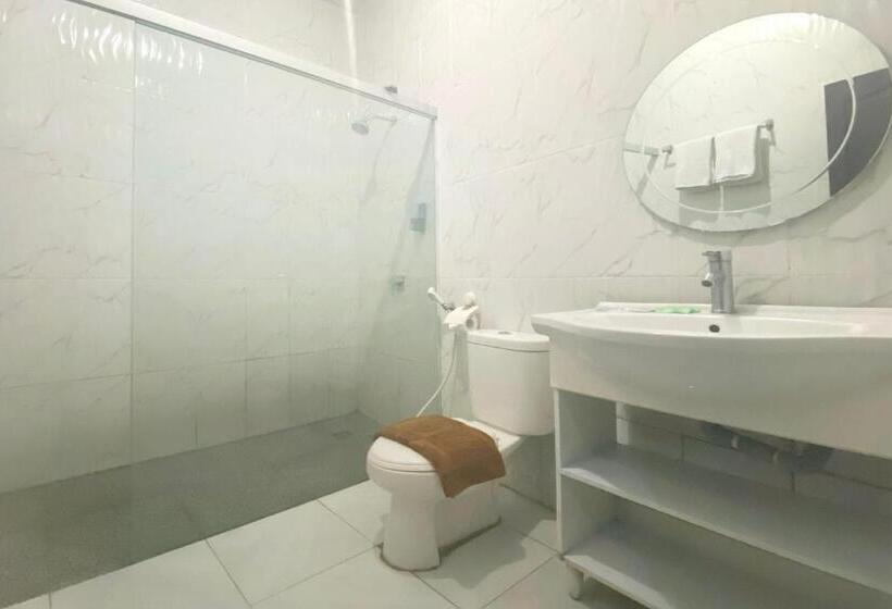 اتاق استاندارد, Urbanview Hotel Mulia Indah Palopo