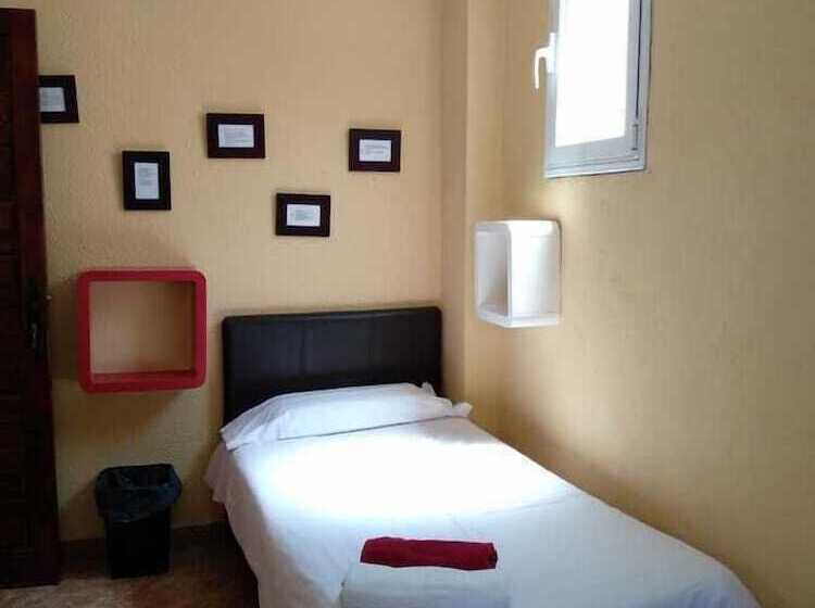 غرفة قياسية ثلاثية, Hostal El Cid