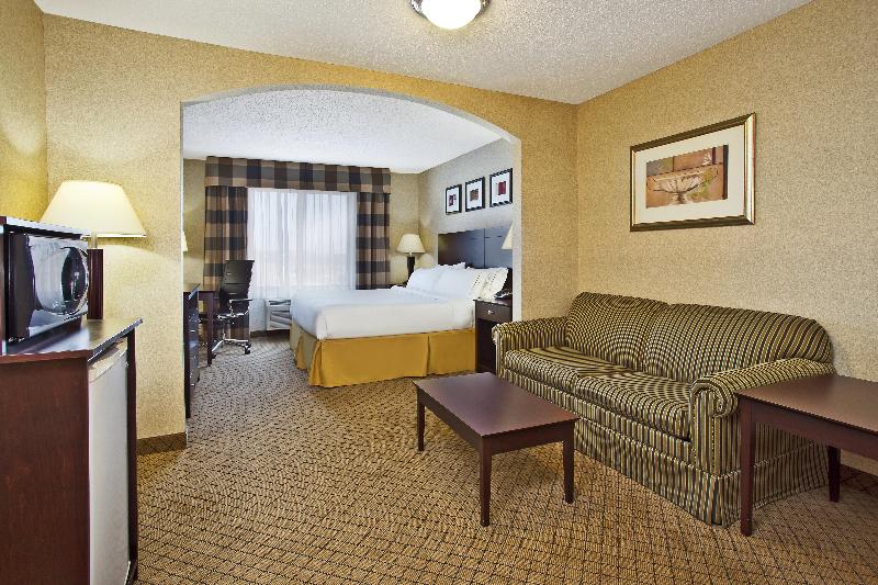 适合残疾人士使用的带超级大床的标准间, Holiday Inn Express Hotel & Suites Anderson, An Ihg