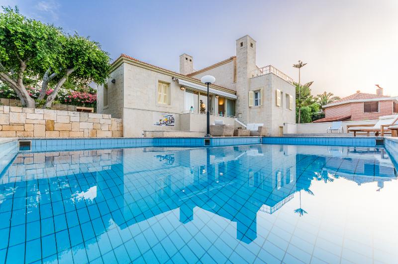 ویلای 3 خوابه با استخر, Anna Maria Village