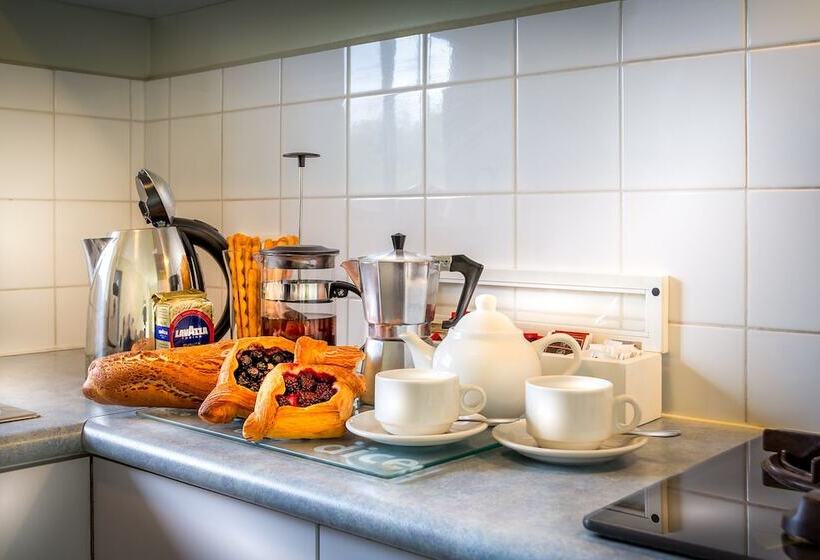 Апартаменты 1 Спальня, Birches Serviced Apartments