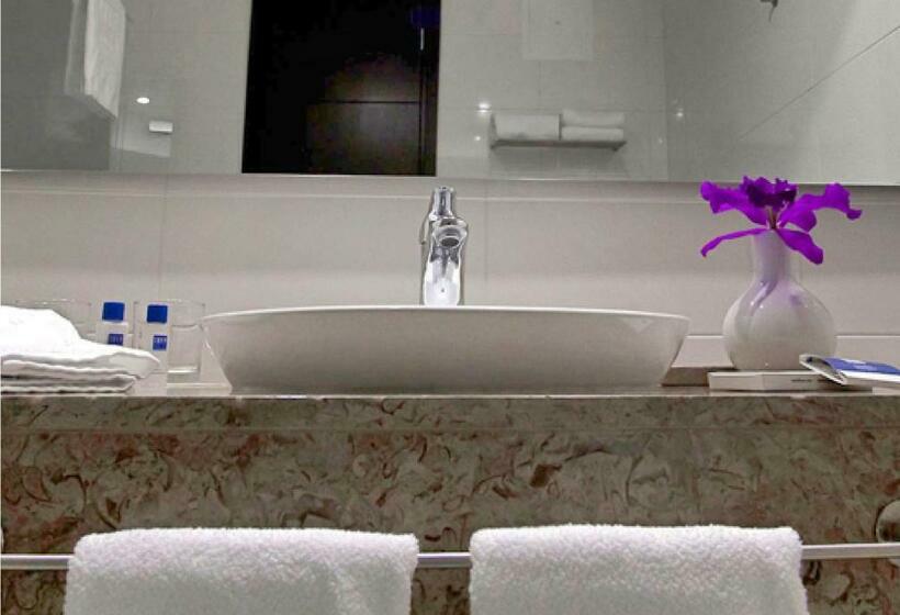 스탠다드 트리플 룸, Tequendama Hotel Medellín   Estadio