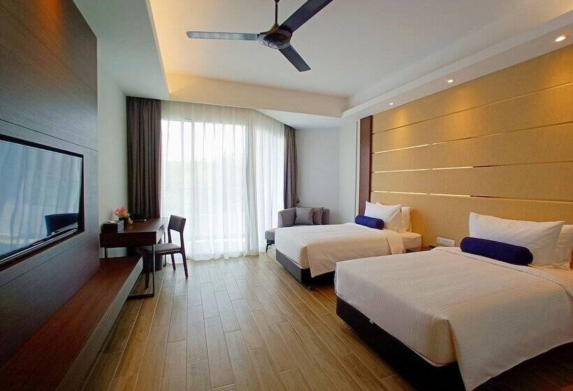 اتاق لوکس با چشمانداز شهر, Pacific Regency Beach Resort Port Dickson