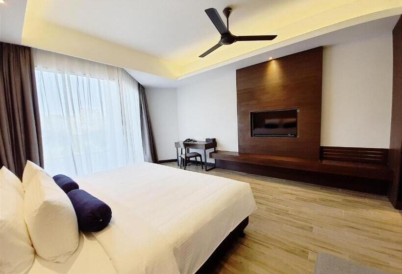 اتاق لوکس با تخت بزرگ, Pacific Regency Beach Resort Port Dickson