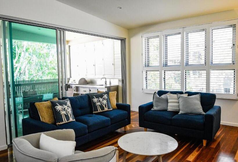 1 Bedroom Penthouse Apartment, East On Byron