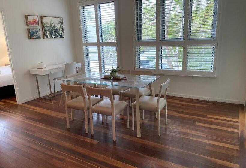 1 Bedroom Penthouse Apartment, East On Byron