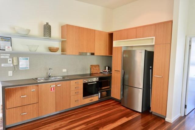 1 Bedroom Penthouse Apartment, East On Byron