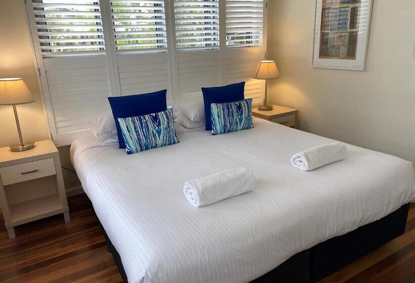 1 Bedroom Penthouse Apartment, East On Byron