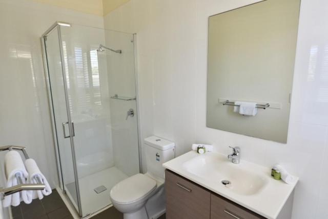 1 Bedroom Penthouse Apartment, East On Byron