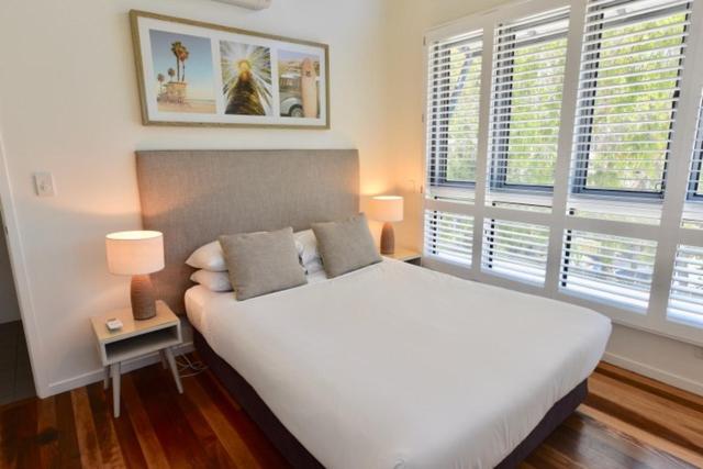 1 Bedroom Penthouse Apartment, East On Byron