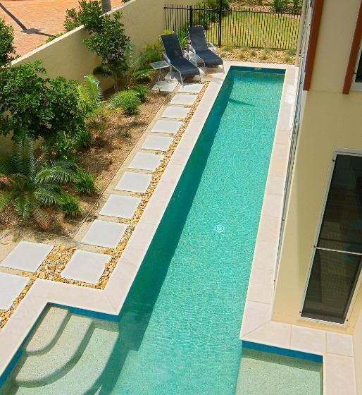 1 Bedroom Penthouse Apartment, East On Byron