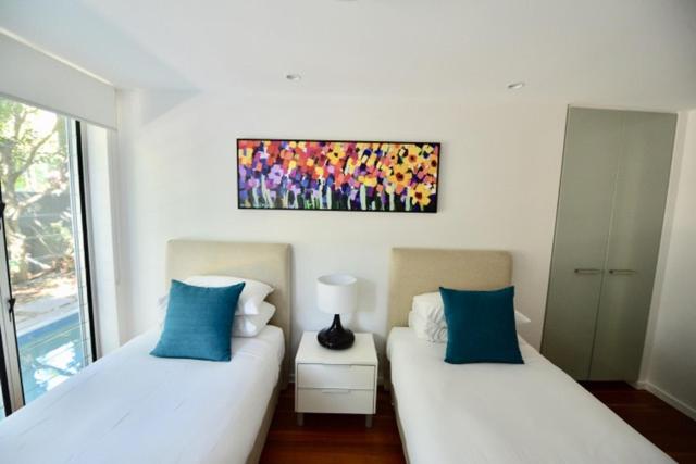 1 Bedroom Penthouse Apartment, East On Byron