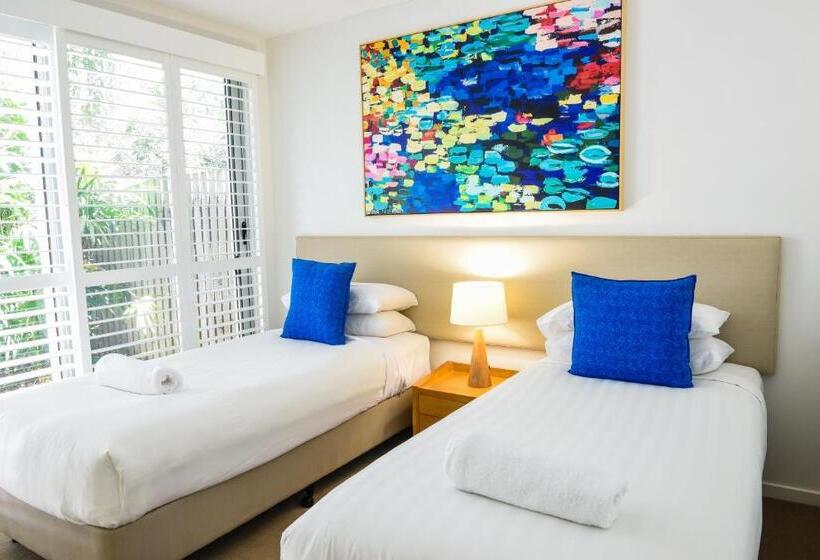 1 Bedroom Penthouse Apartment, East On Byron