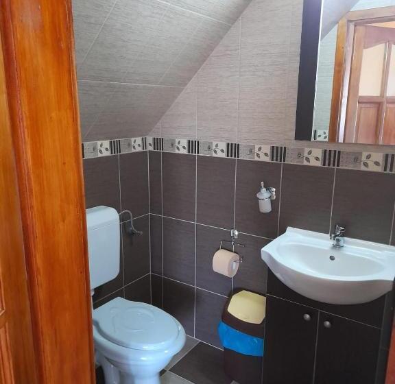 Трехместный Номер Стандарт с Балконом, Casa Emy