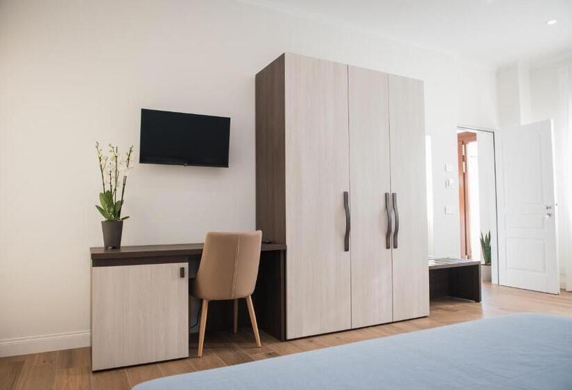 Quarto Triplo Estandar, B&b La Piazzetta