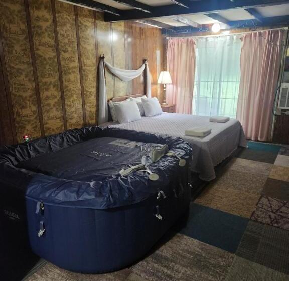 Номер Стандарт с Гидромассажем, Pocono Mountains Hotel And Spa