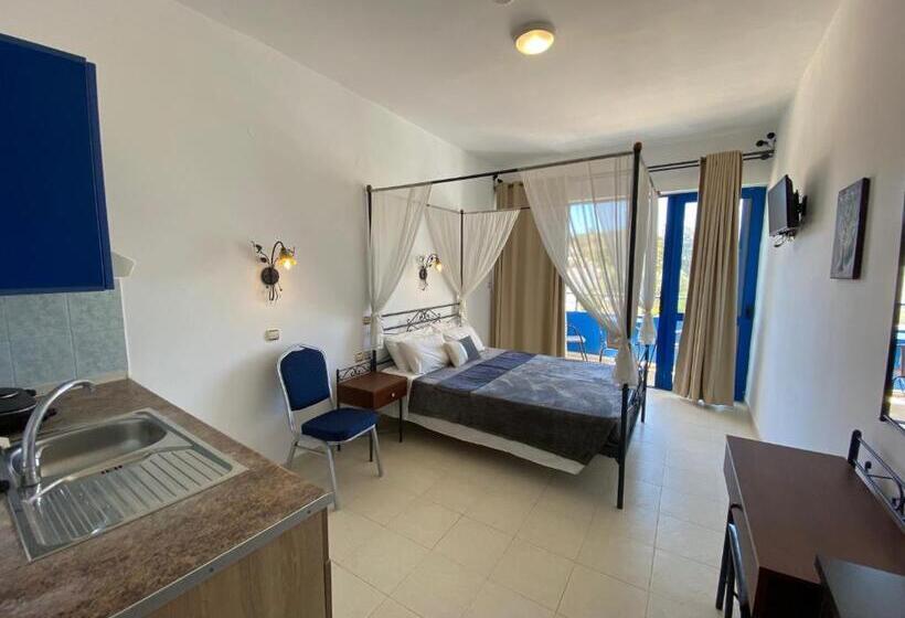 اتاق استاندارد سه تخته با چشم‌انداز باغ, Anastasia Studios, Apartments & Suites