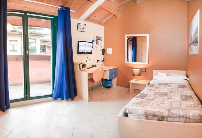 اتاق استاندارد یک نفره, Central Hostel Bg