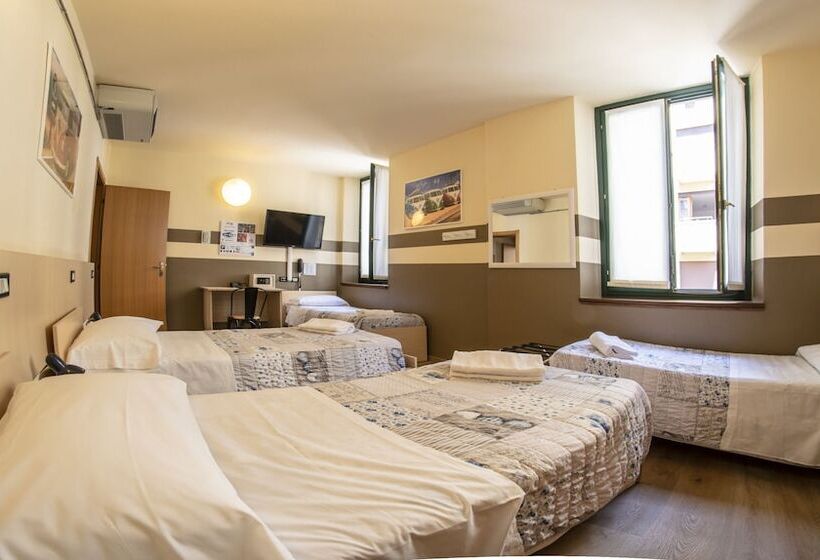 اتاق استاندارد چهار تخته, Central Hostel Bg