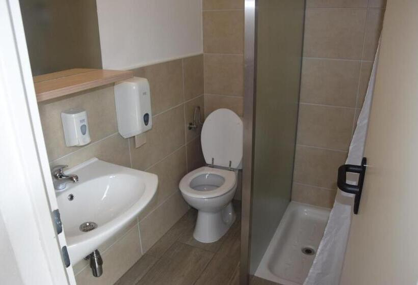 اتاق ساده سه‌ نفره, Hostel Panorama Portorož