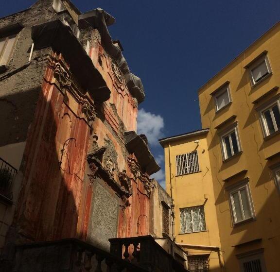 اتاق خانوادگی با چشم‌انداز باغ, La Controra Hostel Naples