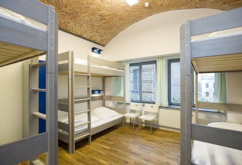 Bed in Shared Room with Shared Bathroom, Pfefferbett Hostel