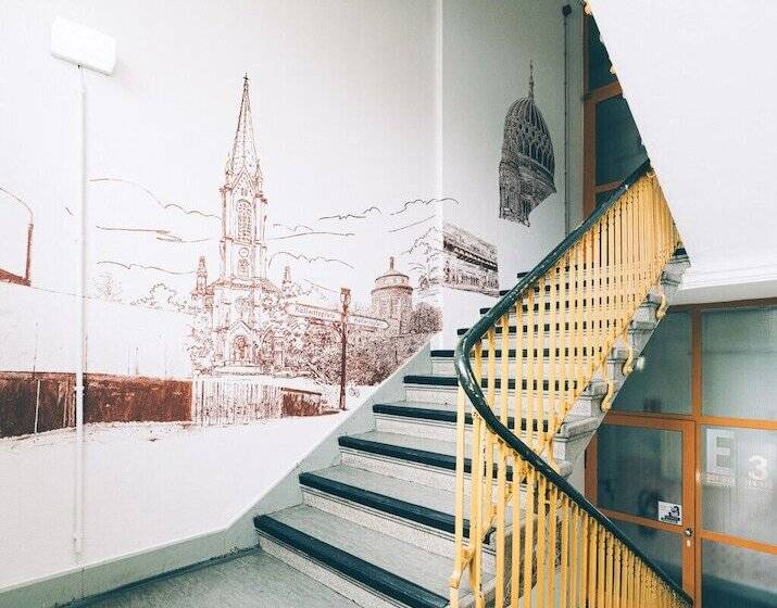 اتاق استاندارد یک تخته با سرویس بهداشتی مشترک, Three Little Pigs Hostel   Your Berlin Castle