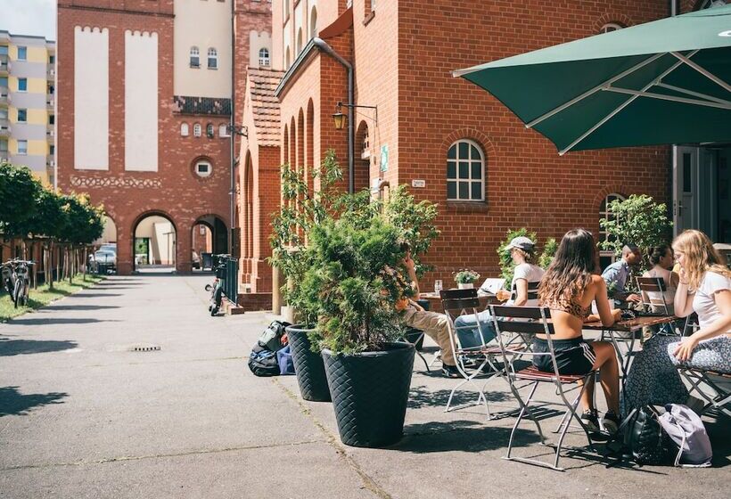 اتاق استاندارد یک نفره, Three Little Pigs Hostel   Your Berlin Castle
