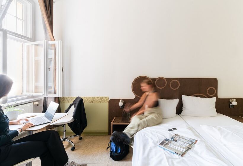 اتاق استاندارد, Three Little Pigs Hostel   Your Berlin Castle