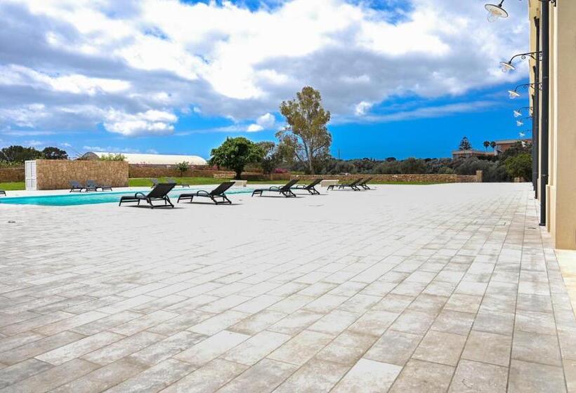 سوییت با چشم‌انداز باغ, Dimora Savarino Marzamemi Suites With Pool
