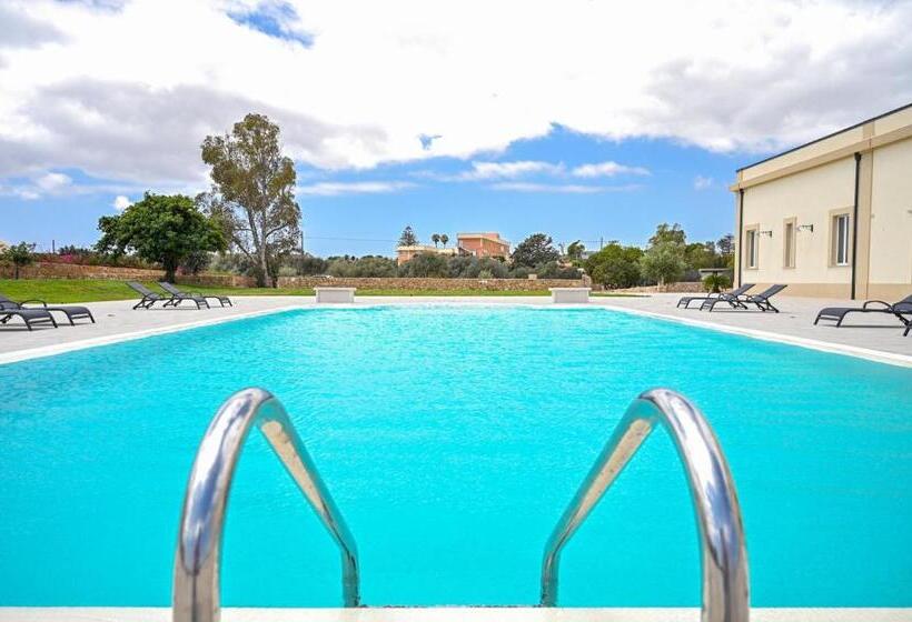 سوییت با چشم‌انداز باغ, Dimora Savarino Marzamemi Suites With Pool