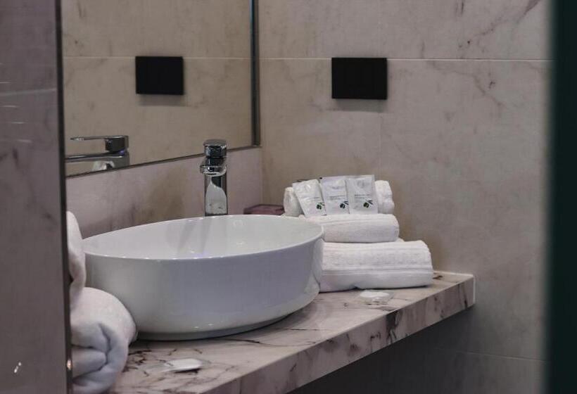 سوئیت با بالکن, Aron Only Suites Bed And Breakfast