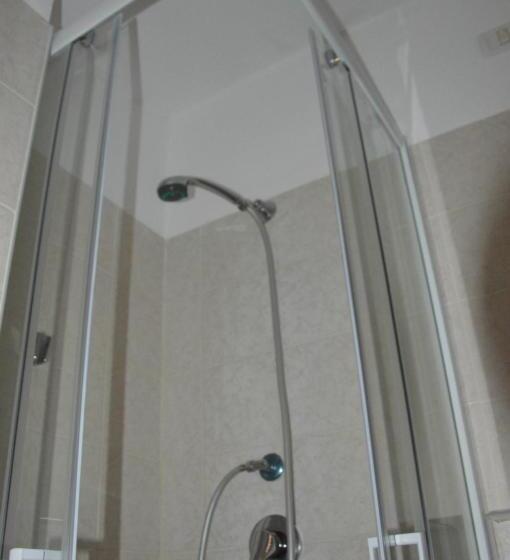 Economy Triple Room, Isolabella