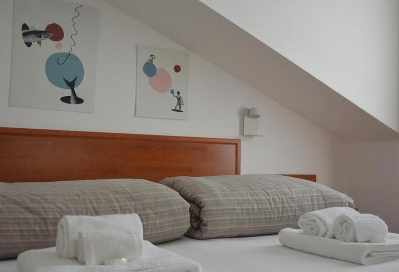 Economy Triple Room, Isolabella