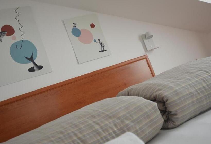 Economy Triple Room, Isolabella