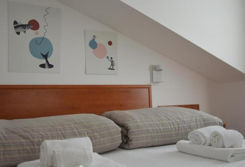 Economy Triple Room, Isolabella