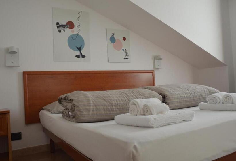 Economy Triple Room, Isolabella