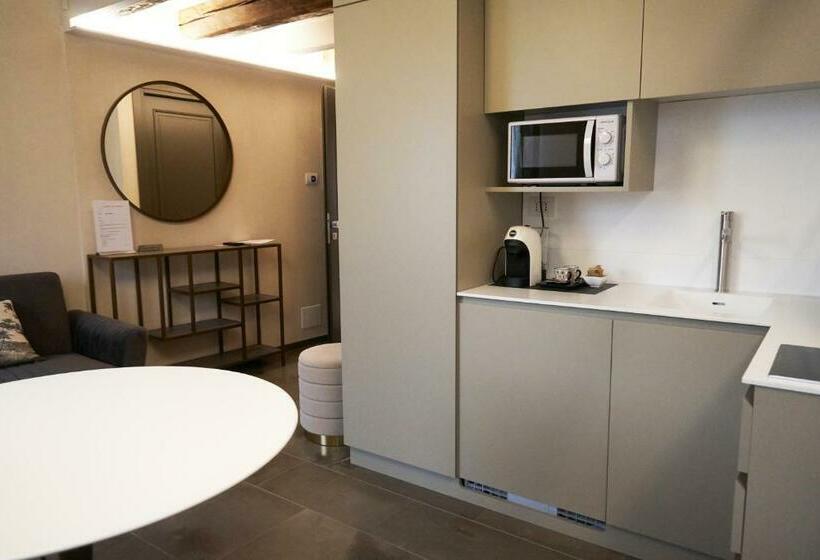 اتاق لوکس با تخت بزرگ, Palazzetto Dieda