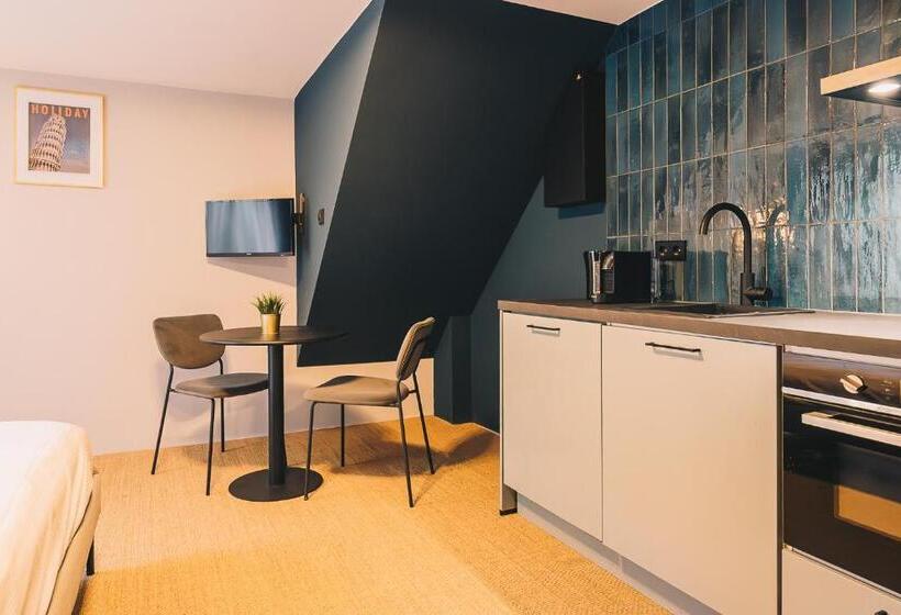 Quarto Estandar, Lvm Stays