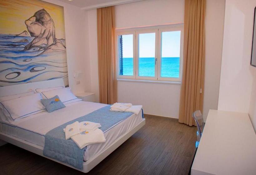 اتاق لوکس با چشم‌انداز دریا, Mbaccimari B&b