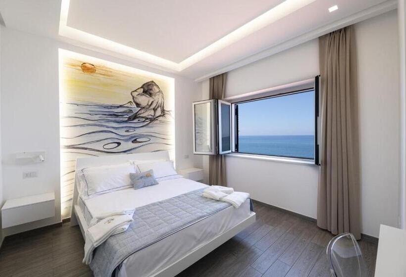 اتاق لوکس با چشم‌انداز دریا, Mbaccimari B&b