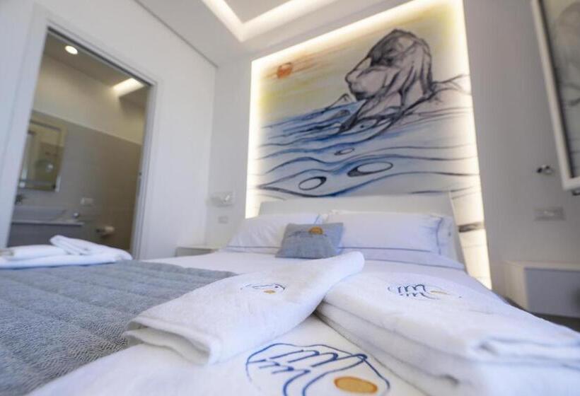 اتاق لوکس با چشم‌انداز دریا, Mbaccimari B&b