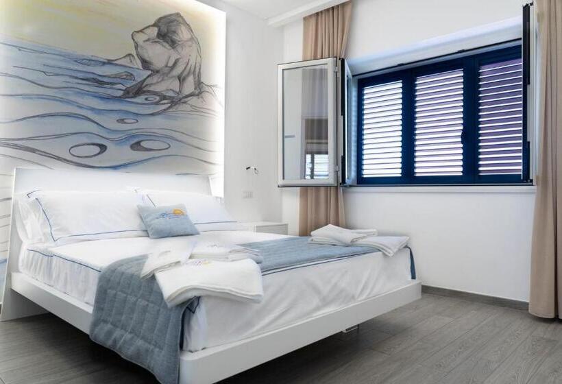 اتاق لوکس با چشم‌انداز دریا, Mbaccimari B&b