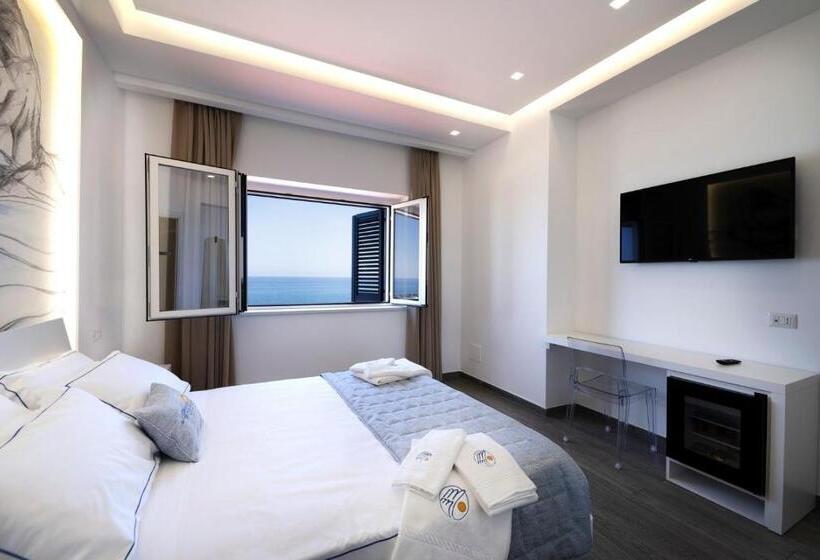 اتاق لوکس با چشم‌انداز دریا, Mbaccimari B&b