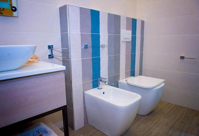 اتاق استاندارد با چشم‌انداز کوهستان, Mbaccimari B&b