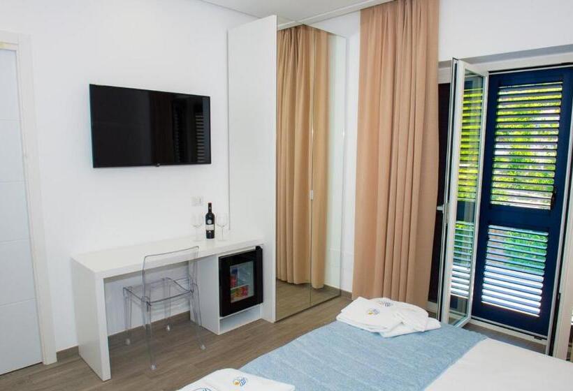 اتاق استاندارد با چشم‌انداز کوهستان, Mbaccimari B&b