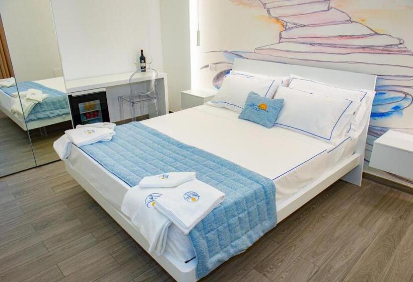 اتاق لوکس با چشم‌انداز دریا, Mbaccimari B&b