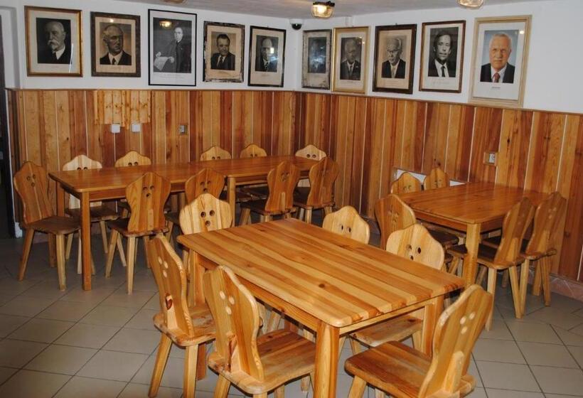 标准四人间共用浴室, Penzion A Restaurace Kamínek