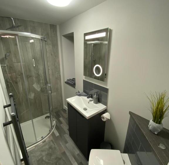 اتاق استاندارد, Shore Street Apartments