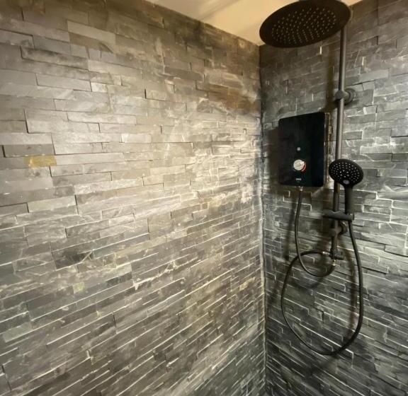 اتاق لوکس, Shore Street Apartments
